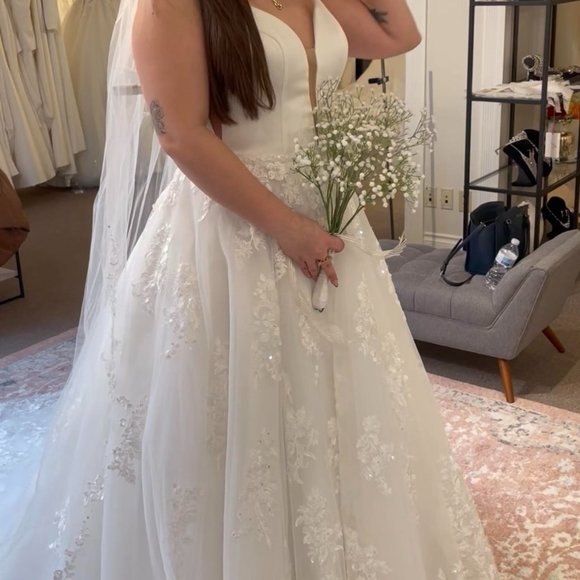 Morilee Canada Wedding Dress and First Class Bridal Cathedral Veil - Picture 2 of 4